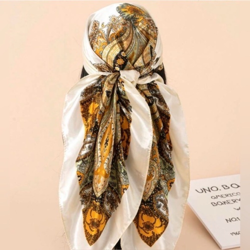 ✨NEW Elegant Paisley imitation Silk Scarf - White and Gold